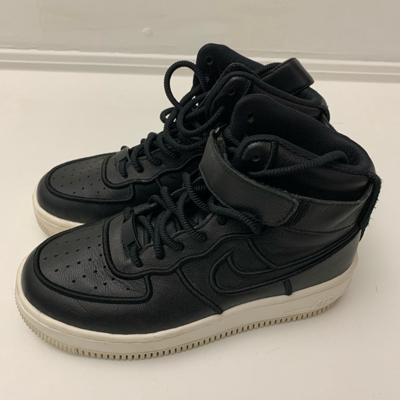 Nike - Picture 2 of 9